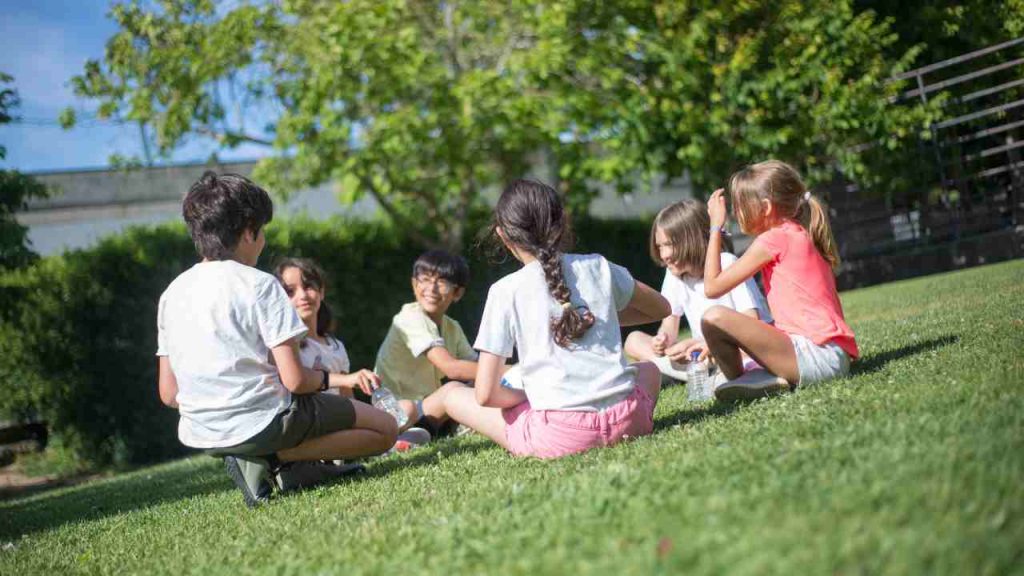 bambini scuola all'aperto